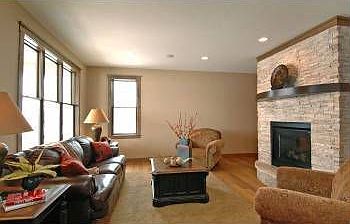 3rd image of 613 Schwalen Ct