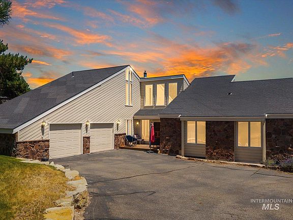 3rd image of 10270 Duck Ln