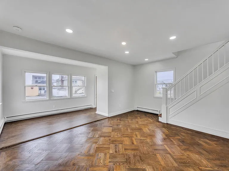 666 E Penn St — Photo 10