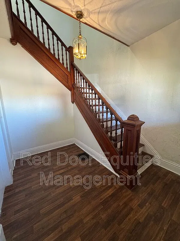 2 bed, 1.0 bath, $1,400 — Photo 3