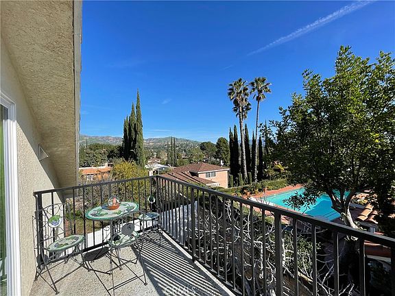 3rd image of 19153 Clymer St