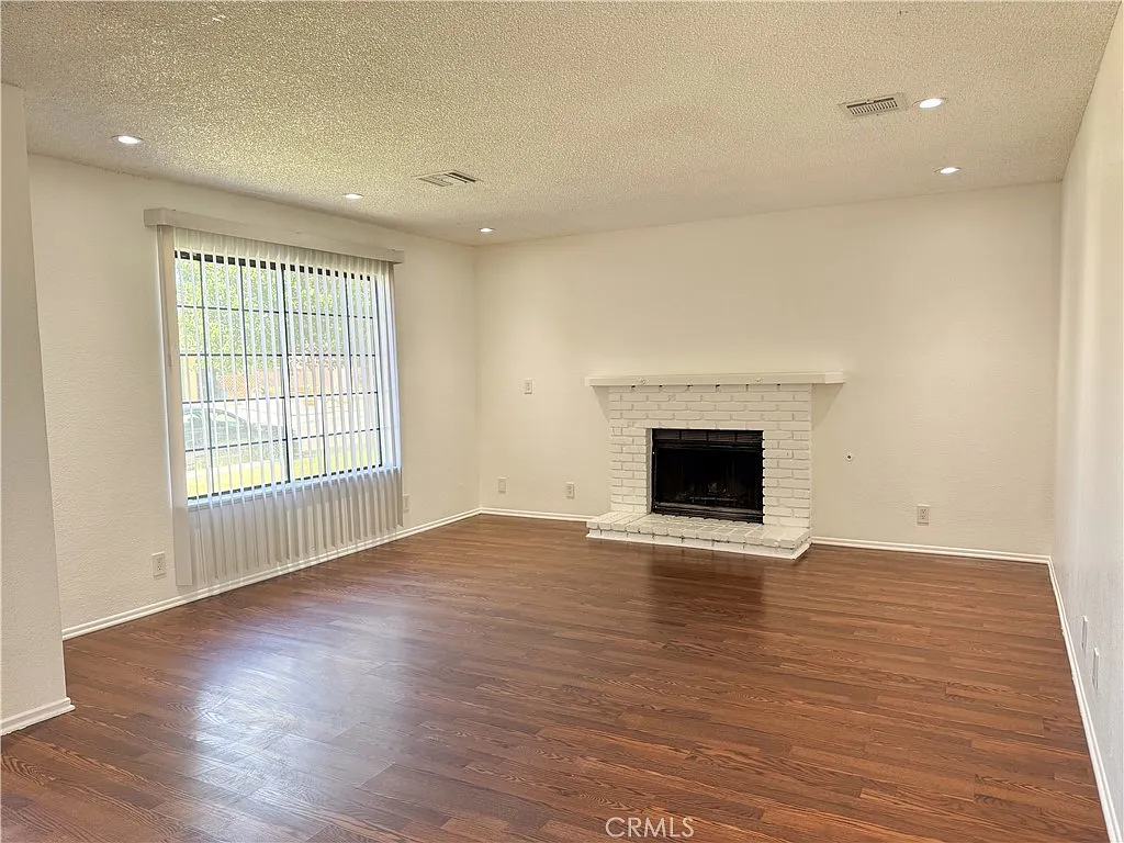 4 bed, 1502 sqft, $2,800 — Photo 3