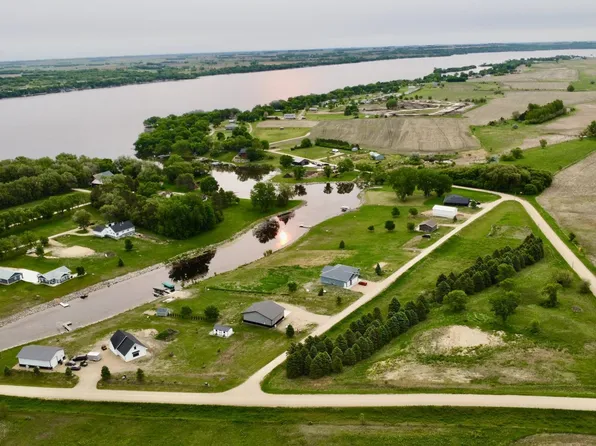 48113 Isaak Ln, Big Stone City, SD 57216