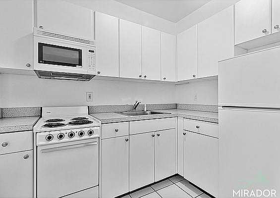 5th image of 132 E 45th St APT 11I