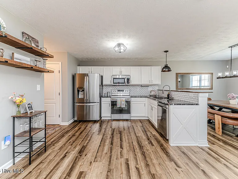 224 Roanoke Dr — Photo 12