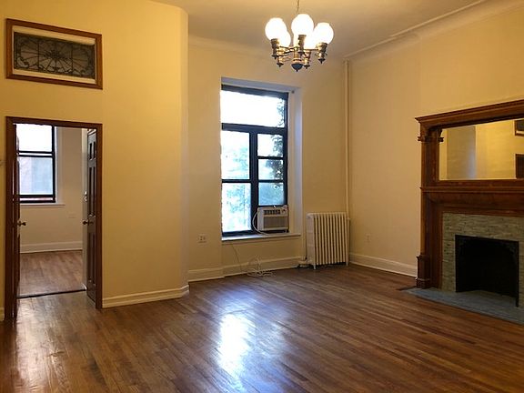 3rd image of 40 W 70th St #2B