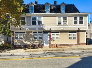 656 Providence St APT 201, West Warwick, RI 02893