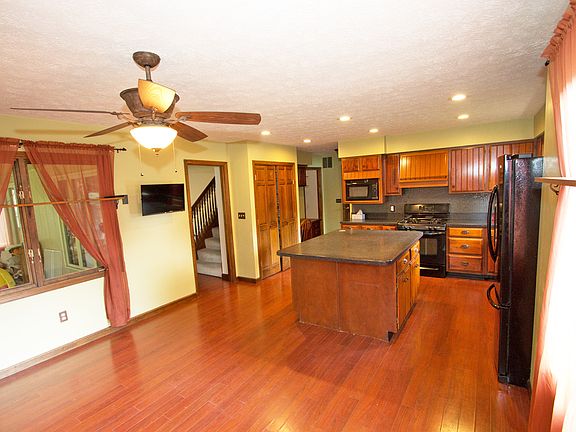 3rd image of 3821 Maplewood Dr