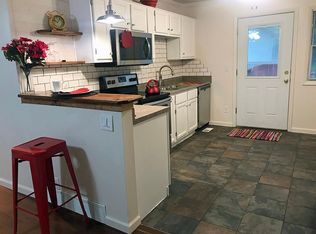 823 Canterbury Ln, Lawrence, KS 66044