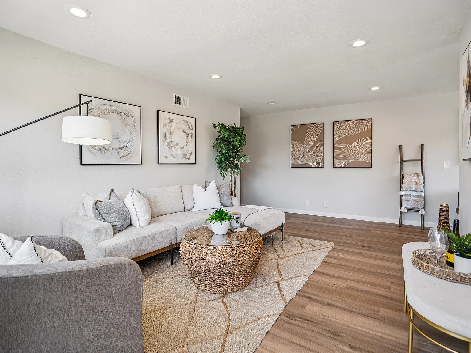 2 bed, 798 sqft, $2,875 — Photo 2