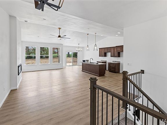 3rd image of 808 Turnberry Rd