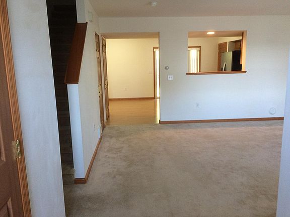3rd image of 78 Sandra Lee Blvd