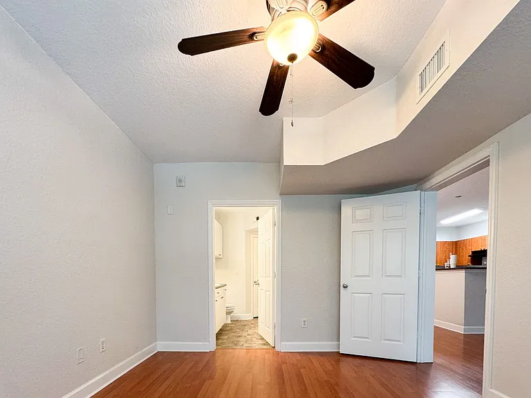 202 E South St #3044 — Photo 15