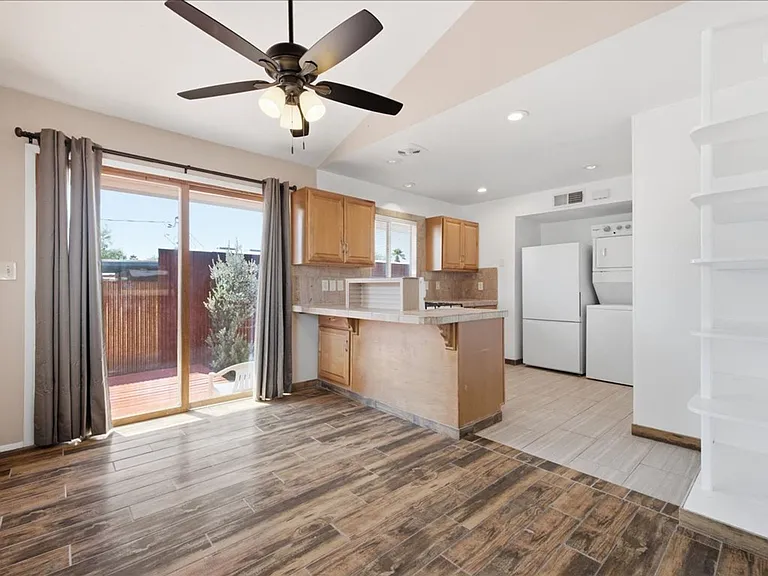 2525 N Cherry Ave — Photo 6