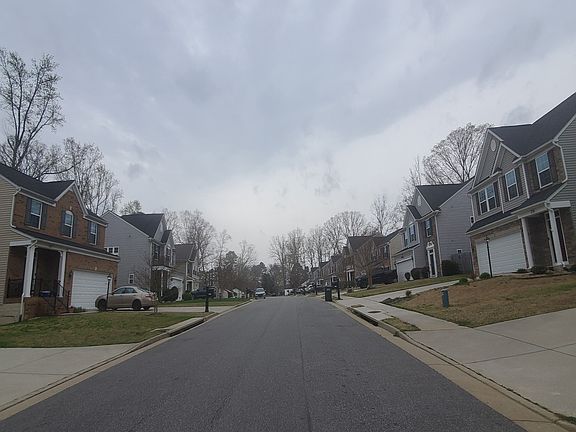5th image of 220 Bethune Dr