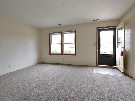 4th image of 672 Meadowood Ln