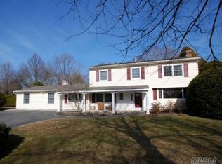 20 Duquesne Dr, Greenlawn, NY 11740