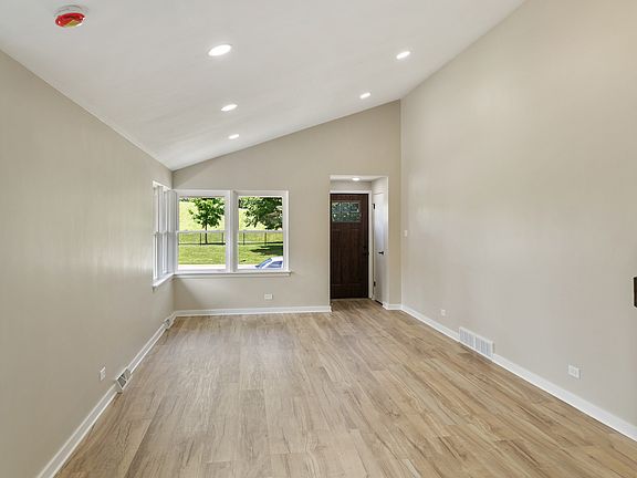 4th image of 2637 W 93rd Pl