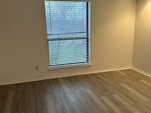 3rd image of 1505 E I30 Fwy #317