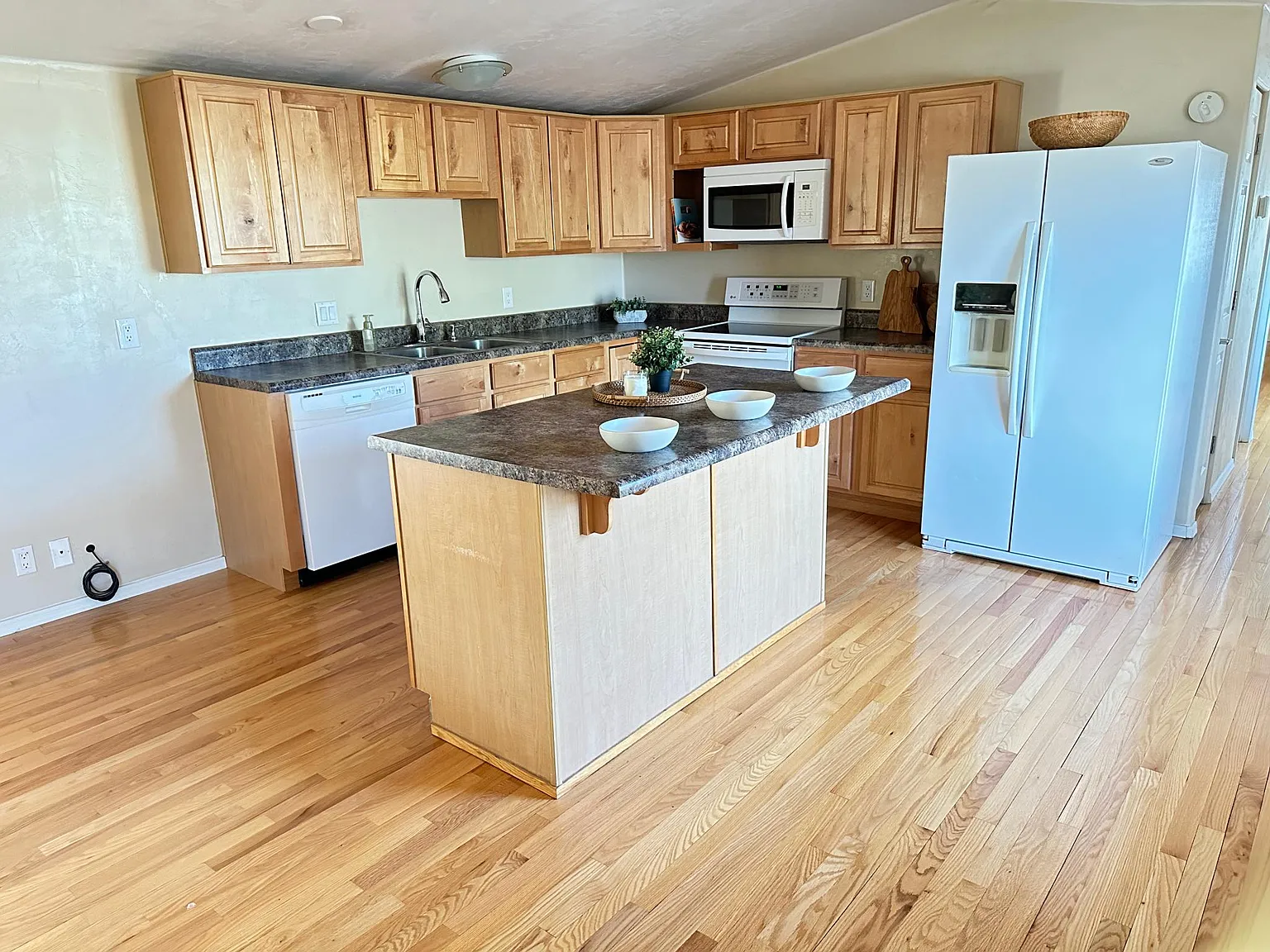 2 bed, 1300 sqft, $1,595 — Photo 4
