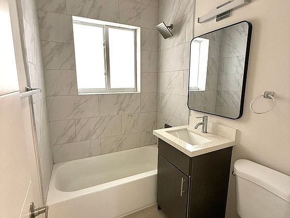 4th image of 1535 Michigan Ave Unit 12