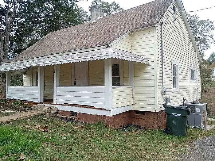 2 bed, 1.0 bath, $1,050 — Photo 2