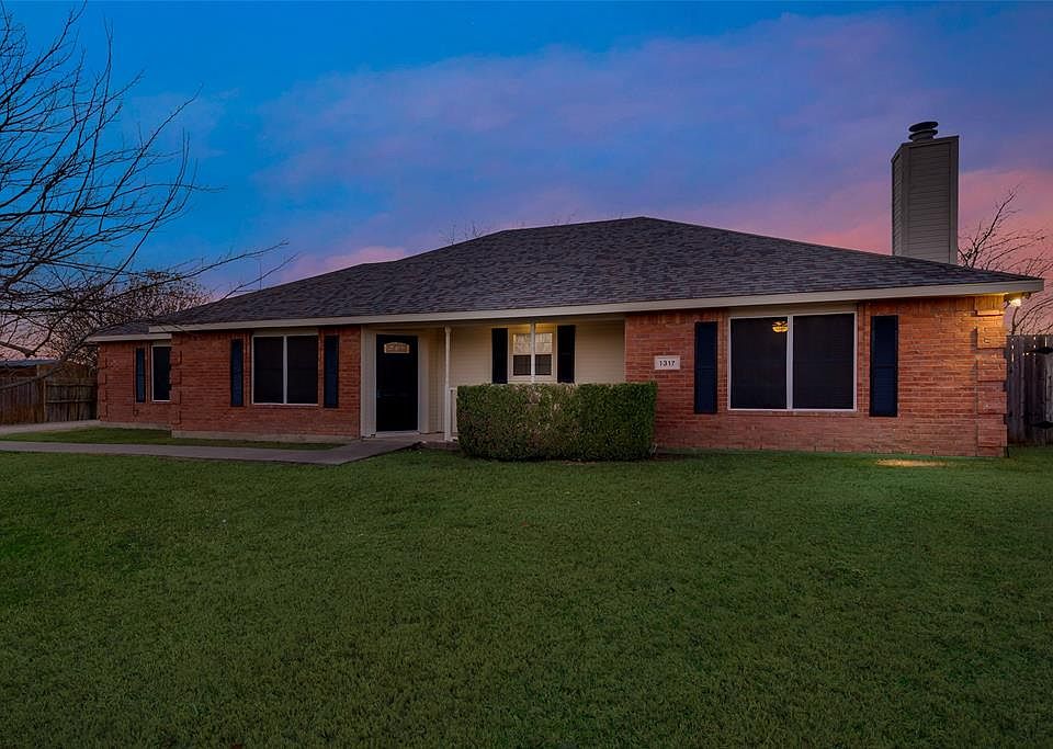 1st image of 1317 Valley Dr