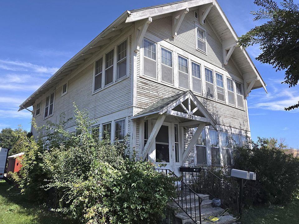 1st image of 208 5th Ave SW