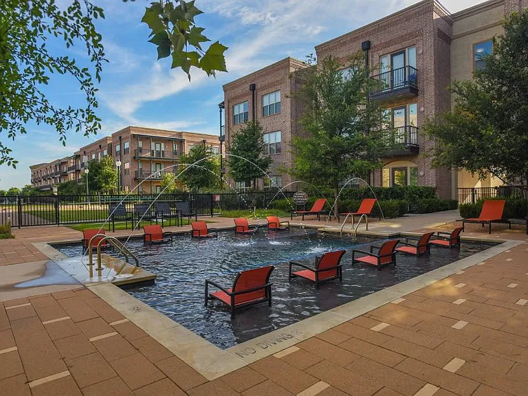 5 Resort Style Pools with Lounge Areas