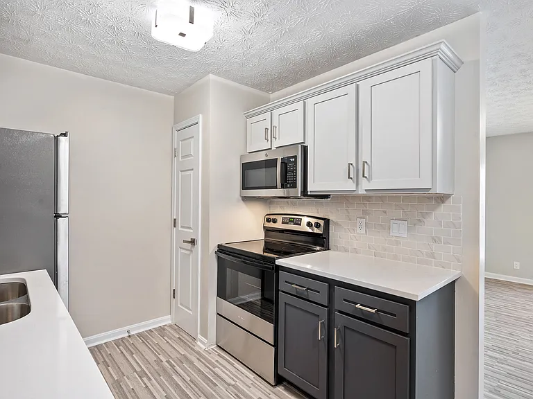 Green Valley Apartments — Photo 31