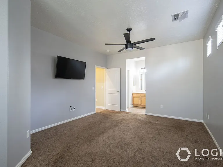2445 E White Horse Dr — Photo 20