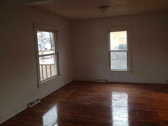 3rd image of 1118 School St