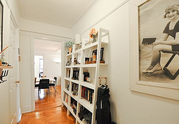 4th image of 900 W End Ave #1L