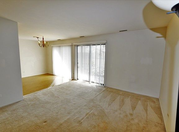 4th image of 991 Yosemite Trl APT A