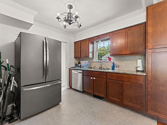 5th image of 102 S Delaware St