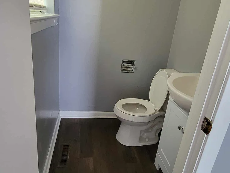 213 Hilltop Dr — Photo 16