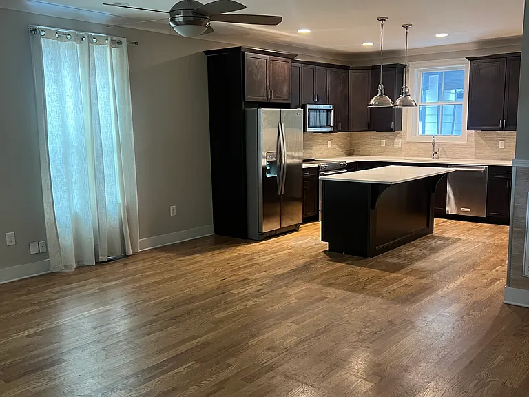 1726 Carvell Ave — Photo 10