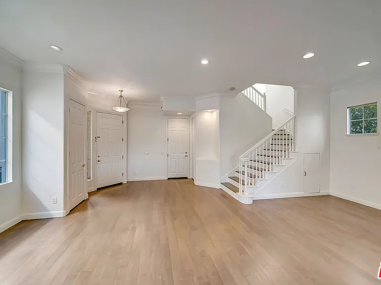24819 Calle Cedro — Photo 3