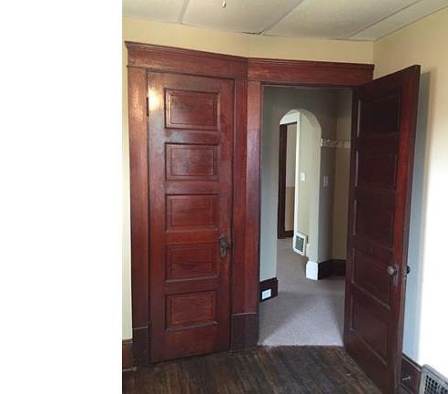 5th image of 4006 Bush Ave