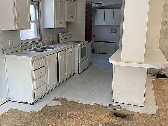 3rd image of 25234 Pine Lake St