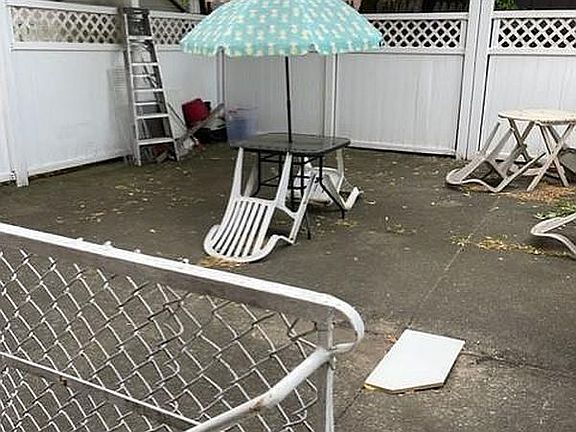 5th image of 1460 E 100th St