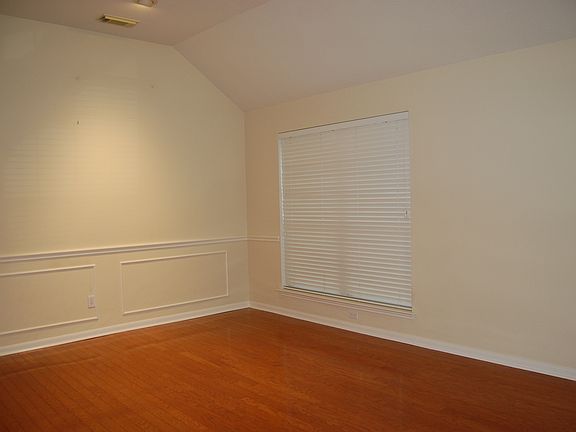 2nd image of 6522 Amber Oak