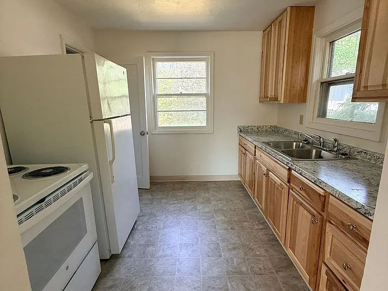 1399 Maclay Dr — Photo 7