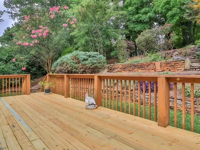 221 Rothesay Ln — Photo 25