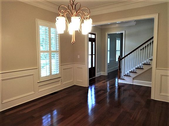 3rd image of 246 River Oak Dr