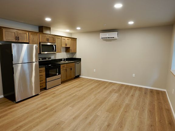 4th image of 110 SE Handley St #104