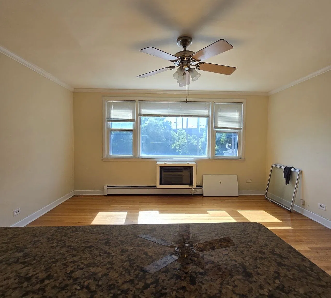 2 bed, 950 sqft, $1,800 — Photo 2