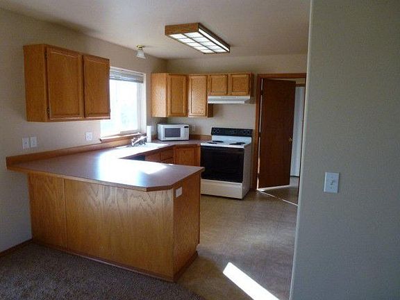 5th image of 1816 N Rainier Dr
