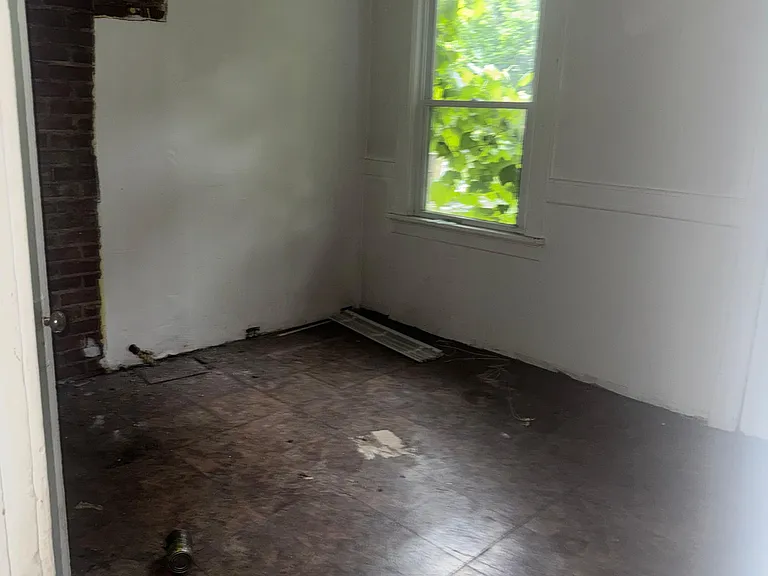 3738 Sylvan Pl — Photo 36