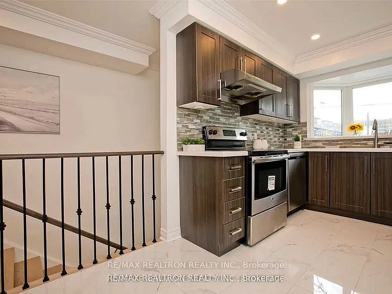 269 Finch Ave E — Photo 10